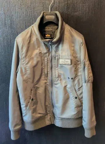 ALPHA INDUSTRIES MA-1 플라이트 자켓 후드 부착