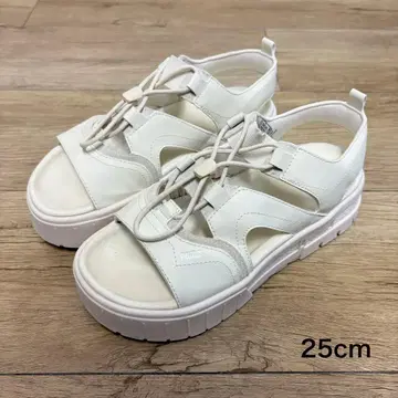 푸마 통굽 스포츠 샌들 화이트 25cm