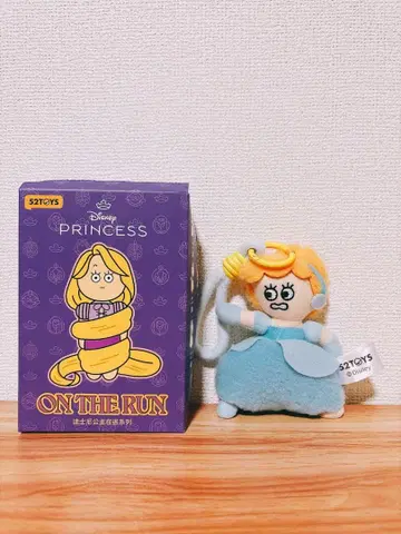52TOYS 신데렐라 봉제 인형 키링 On The Run