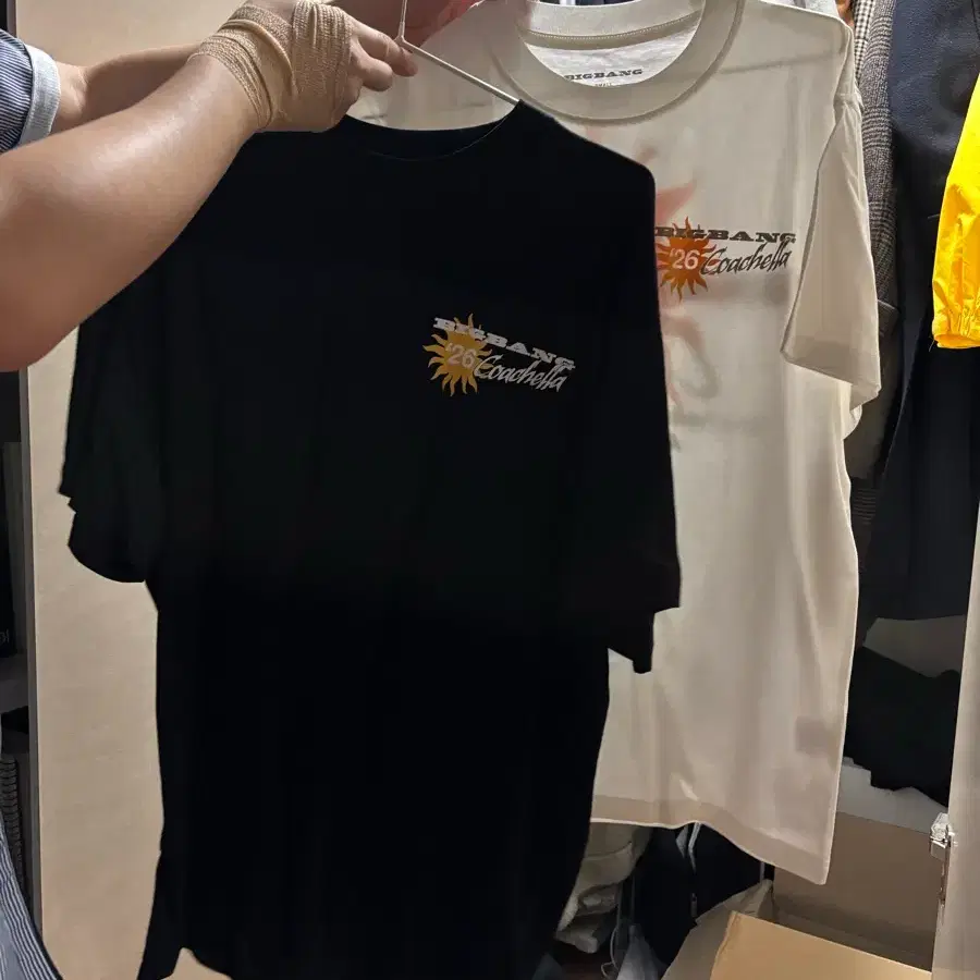 New) Bigbang Coachella T-shirt White S / Black L | Bunjang Global