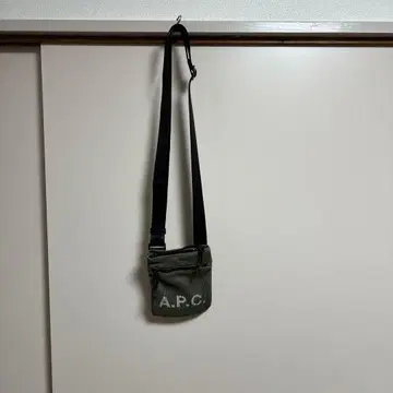 A.P.C 숄더백