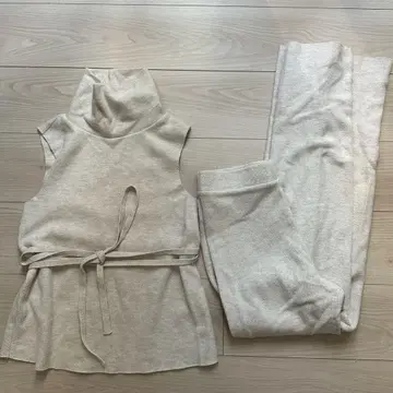 하이넥 슬리브리스 & 팬츠 셋업