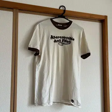 T셔츠 Abercrombie & Fitch