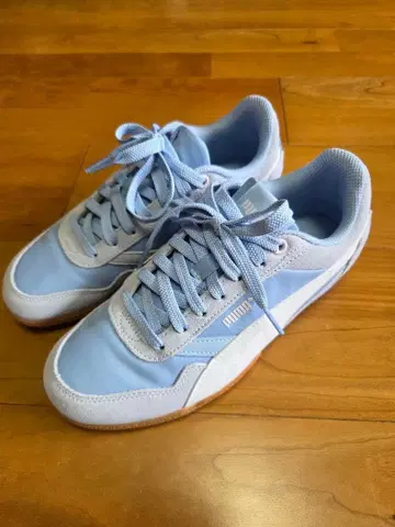재가격 인하! PUMA 라이트 블루 스니커즈
