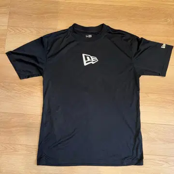 New Era 블랙 래쉬가드 L 사이즈 뉴에라