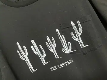 [미사용 새상품] THE LETTERS 선인장 포켓 티셔츠 블랙