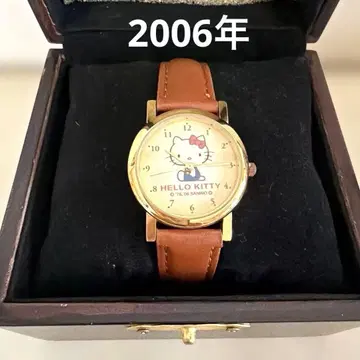 미사용품 2006년 산리오 헬로키티 레트로 나무 상자 포함 손목시계