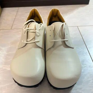[새상품] BENEXY 화이트 가죽 신발