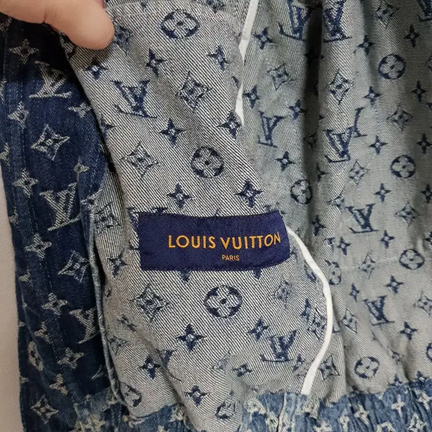 루이비통 니고 모노그램 데님 후드 자켓 사진 7