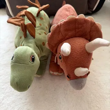 IKEA 공룡 봉제 인형 2개 세트 스테고사우루스 트리케라톱스