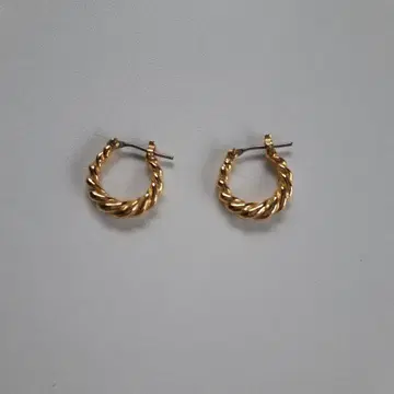 골드 계열 귀걸이