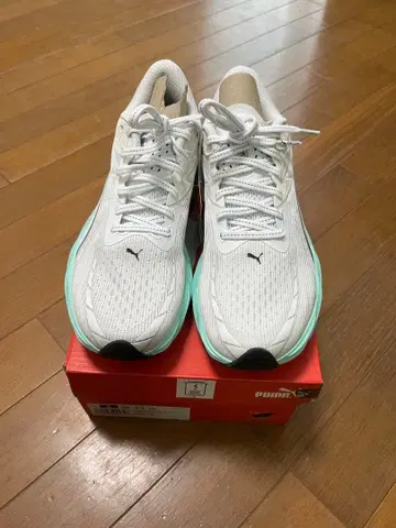 우먼스 베로시티 나이트로 4 러닝화 25.0cm