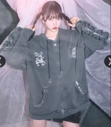 [ 완판템 ] 미셸 마카롱 갈피 콜라보 프릴 BIG 후드티 그레이 F
