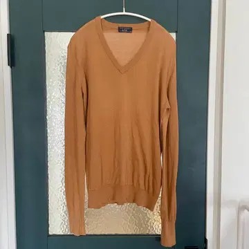 JOHN SMEDLEY x A.P.C 브이넥 니트 카멜