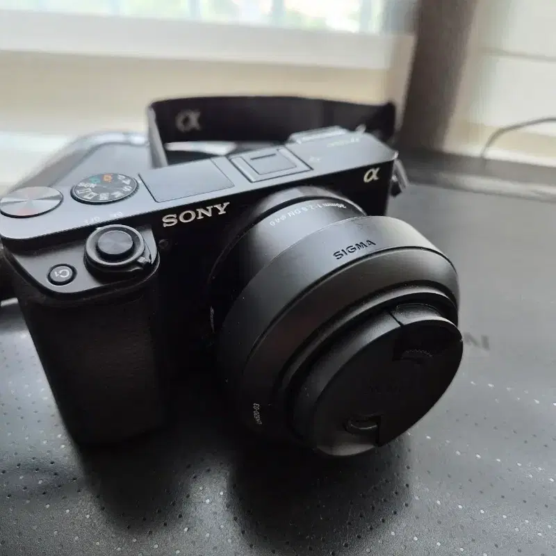 소니 a6000 시그마 30mm 2.8 렌즈