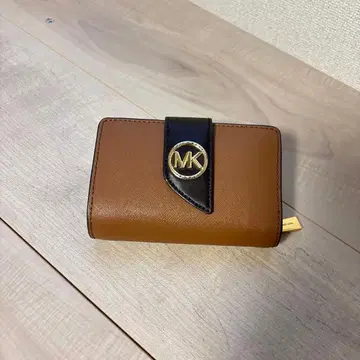 MICHAEL KORS 이단 접이식 지갑 MK 로고