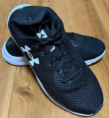 언더아머 / 블랙 러닝화 26.5cm