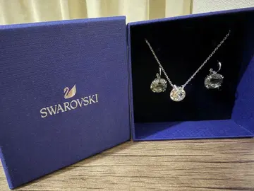 [거의 새 상품] Swarovski 목걸이 귀걸이 세트 박스 포함