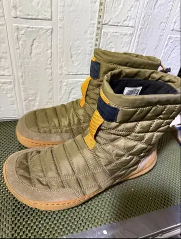 MERRELL 퀼팅 부츠 카키