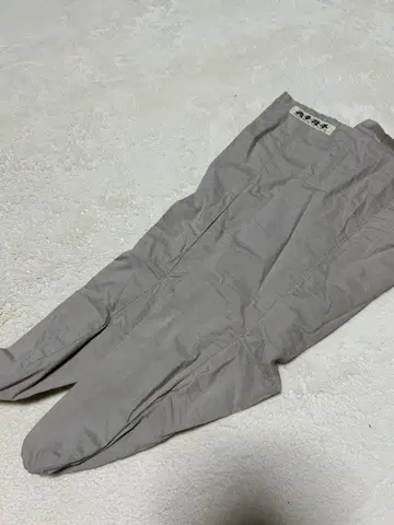 둥근 장갑 타비 모양 삭스 그레이
