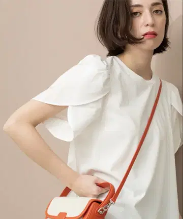 오파크 클립 튤립 퍼프 플레어 블라우스 화이트