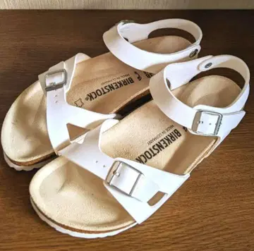 BIRKENSTOCK 화이트 스트랩 샌들 빌켄슈토크