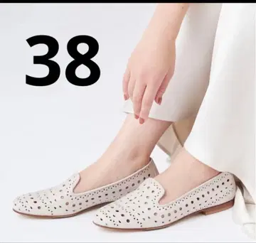 파스쿠치 컷워크 슬립온 플랫슈즈 화이트 이에나 새상품