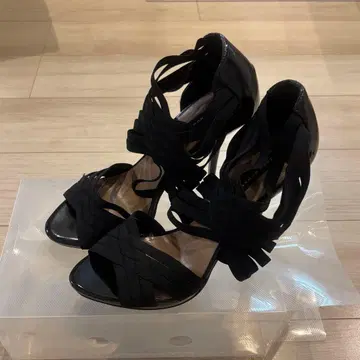 ZARA 블랙 스트랩 하이힐 샌들