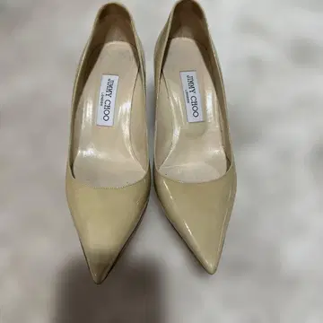 JIMMY CHOO 에나멜 펌프스 베이지 24.5cm