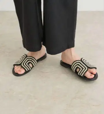 새상품 비즈 샌들 어반 리서치 도어즈 사이즈 37