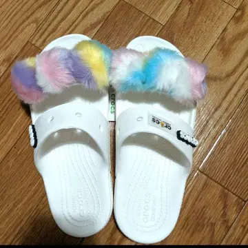 크록스 샌들 폼폼 지비츠 포함