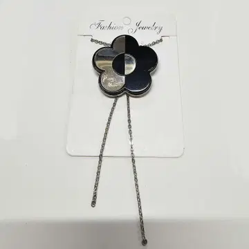 Mary Quant(마리콴트) 꽃 모양 목걸이 블랙과 실버