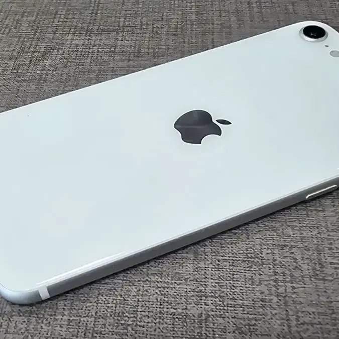 아이폰 SE3 64G 화이트 + 젤리케이스