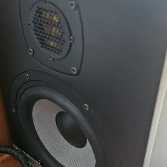 eve audio sc207 모니터스피커 고장 한개