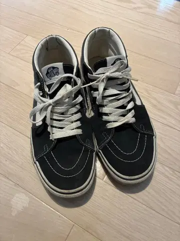 VANS Sk8-Mid 블랙 화이트 스니커즈