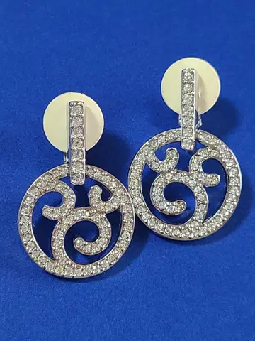 가격 인하 SWAROVSKI 스와로브스키 크리스탈 파베 귀찌