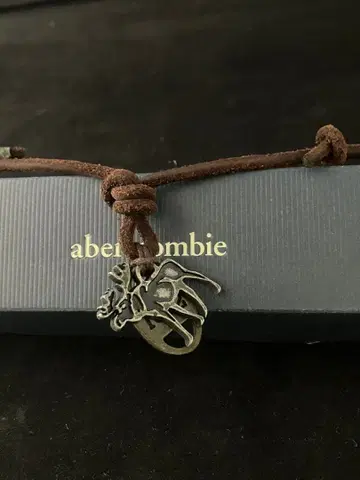 Abercrombie & Fitch 목걸이 무스 참