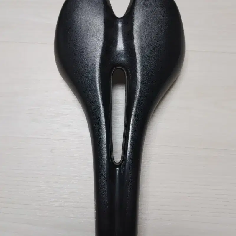 스페셜라이즈드 루비 익스퍼트젤 안장 143mm 안장팝니다(택포5.5만)