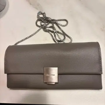 Calvin Klein 체인 달린 장지갑 그레이