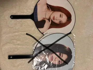 르세라핌 허윤진 부채 빨간 머리