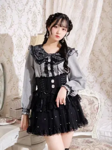 NOEMIE 노에미 하트 참 리본 칼라 블라우스