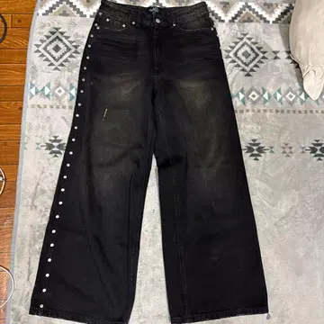 AFB STUDDED BAGGY PANTS 블랙 플레어