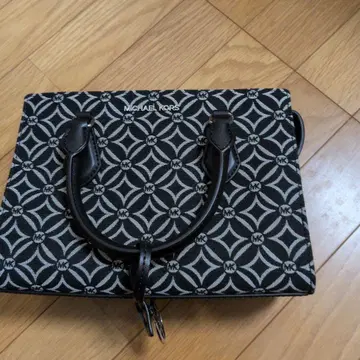 MICHAEL KORS 모노그램 핸드백