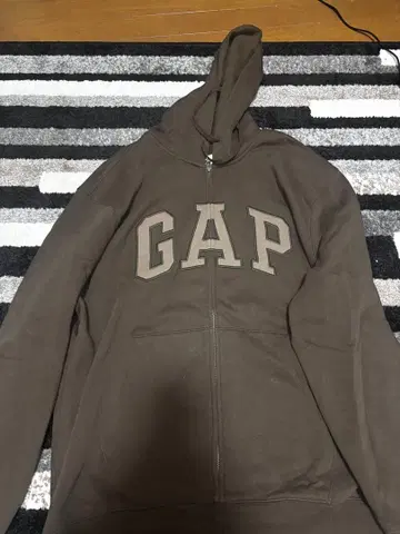 GAP 로고 자수 풀 집업 후드티 브라운