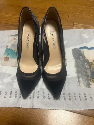DIANA 펌프스 글리터 블랙