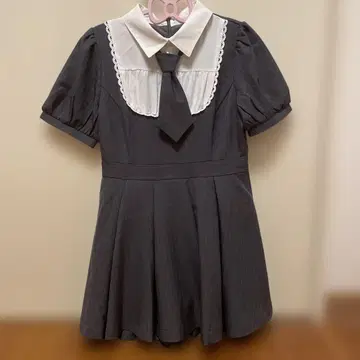 evelyn 넥타이 포함 턱 플리츠 원피스 그레이