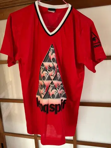 초레어 le coq sportif V넥 T셔츠 레드 M