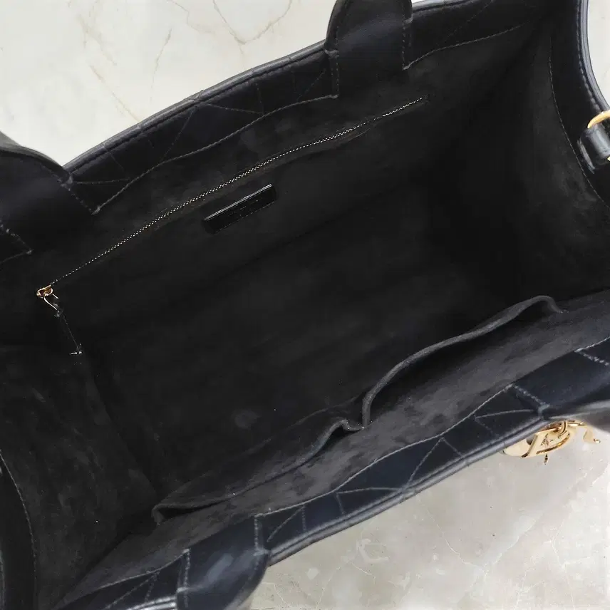 디올 레더 북토트 미디엄 백 블랙 까나쥬 M1324OWHP 사진 7