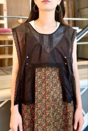BEAMS JAPAN 레이스 슬리브리스