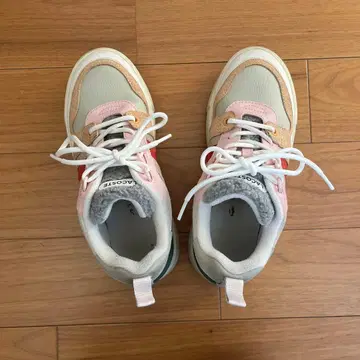 LACOSTE 멀티 컬러 통굽 스니커즈